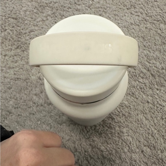 Hydro Flask Cream Water Bottle - Picture 2 of 4